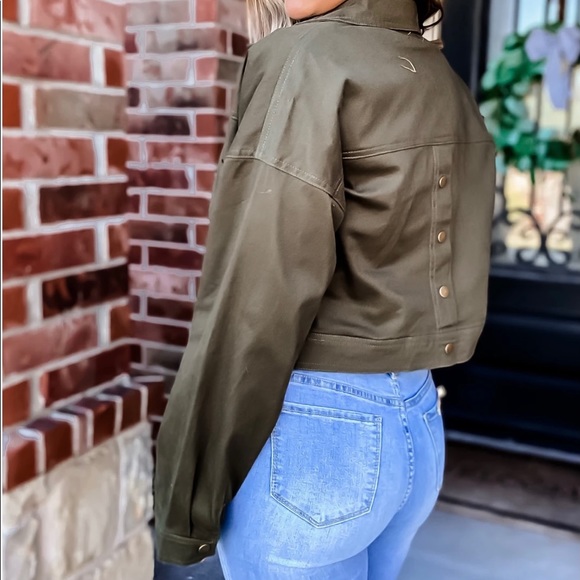 🎉HP x2!🎉 [IRIS] Olive Button Cropped Jacket - Large - Picture 3 of 4